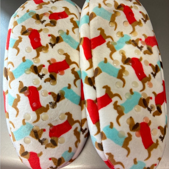 Women’s Weiner Dog Soft Slippers w/Grips on the Bottom Size 8-9 - Picture 2 of 2
